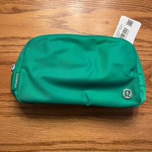 Lululemon green belt bag. NWT
